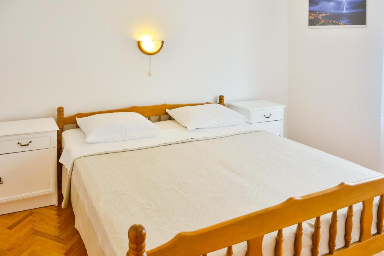 Apartman Gabrijela Senj  Buitenkant foto